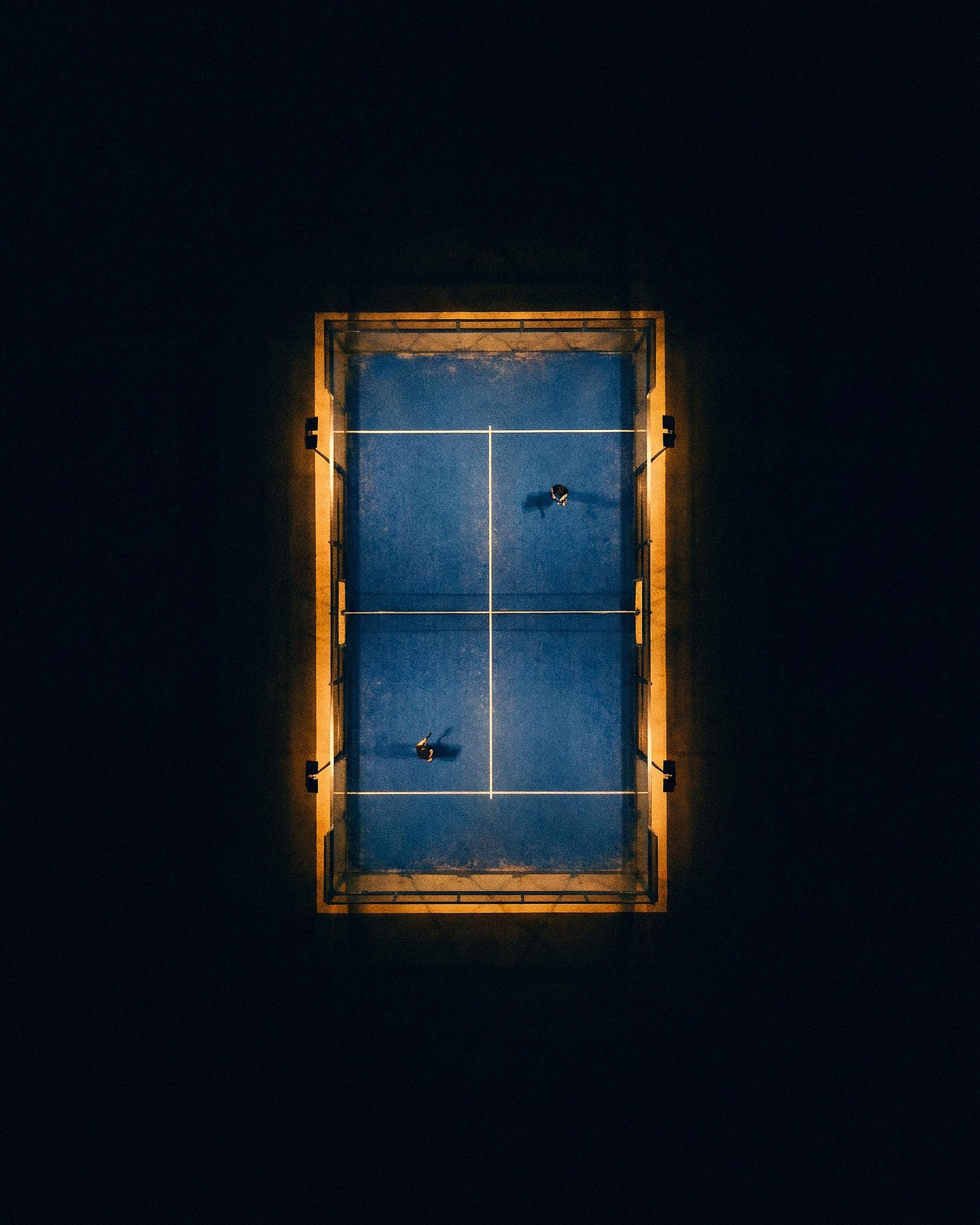 Падел-корт сверху ночью